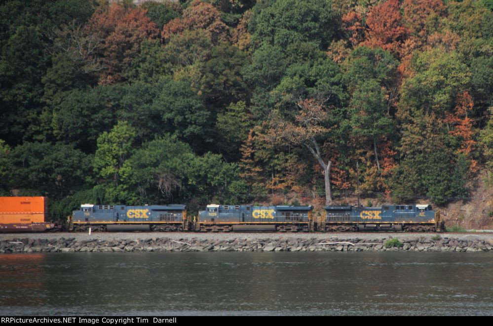 CSX 417, 5229, 798 on I003